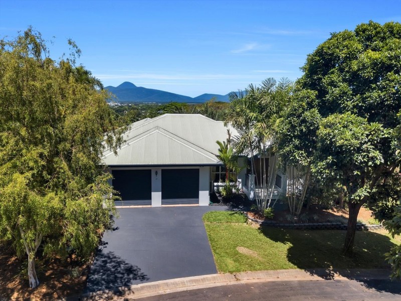 17 Solomon Place, Mooroobool QLD 4870