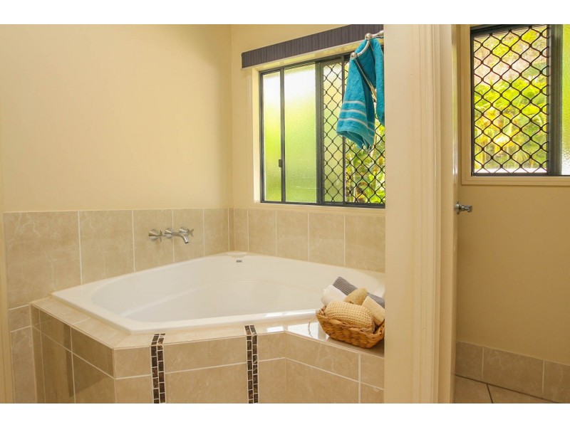 11 Kawana Street, Caravonica QLD 4878