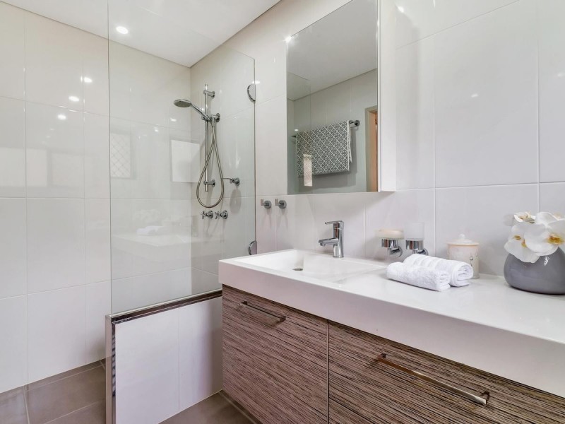 16 Forum Close, Mooroobool QLD 4870