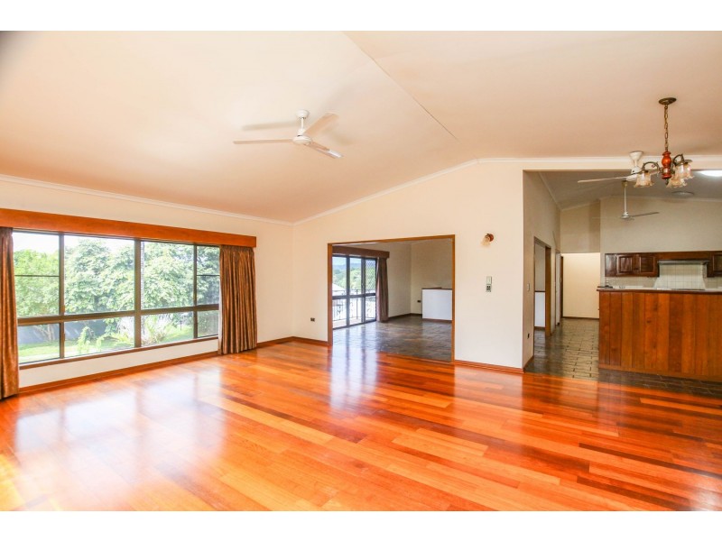 1-3 Sommerville Crescent, Whitfield QLD 4870