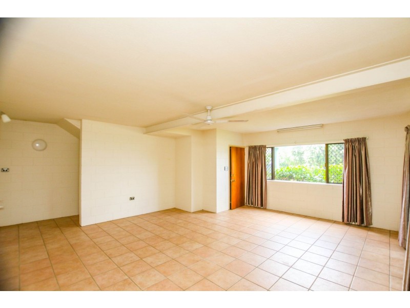 1-3 Sommerville Crescent, Whitfield QLD 4870