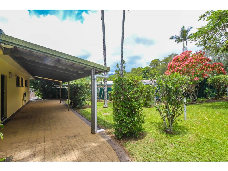 1-3 Sommerville Crescent, Whitfield QLD 4870