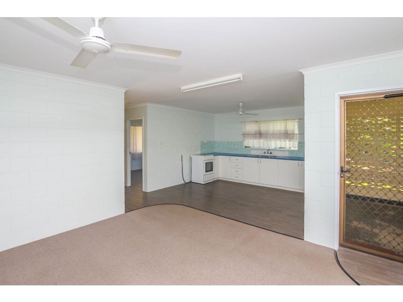 2/6 Milano Street, Woree QLD 4868