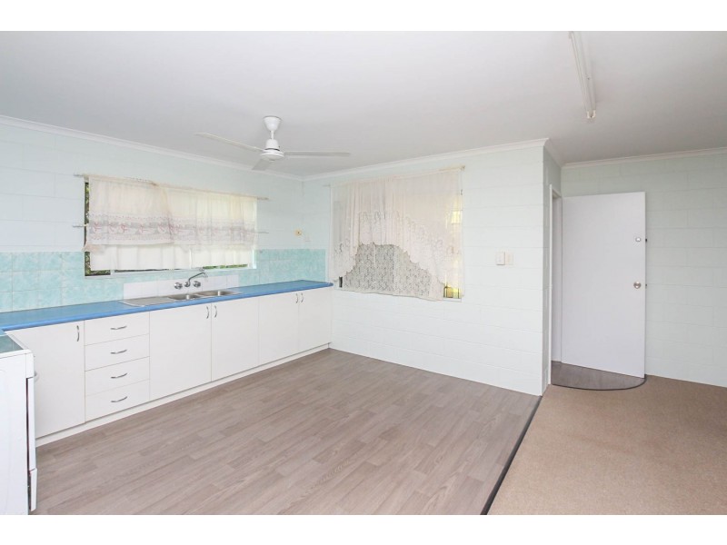 2/6 Milano Street, Woree QLD 4868