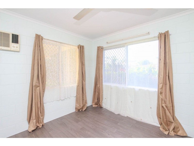 2/6 Milano Street, Woree QLD 4868