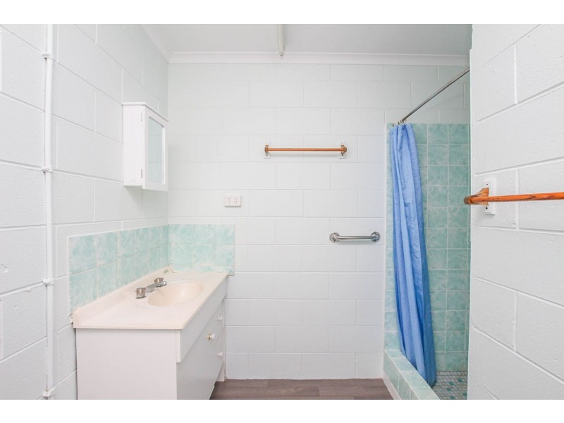 2/6 Milano Street, Woree QLD 4868