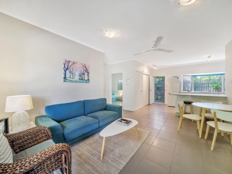 2/111 Callaghan Street, Mooroobool QLD 4870