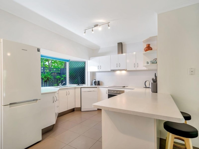 2/111 Callaghan Street, Mooroobool QLD 4870