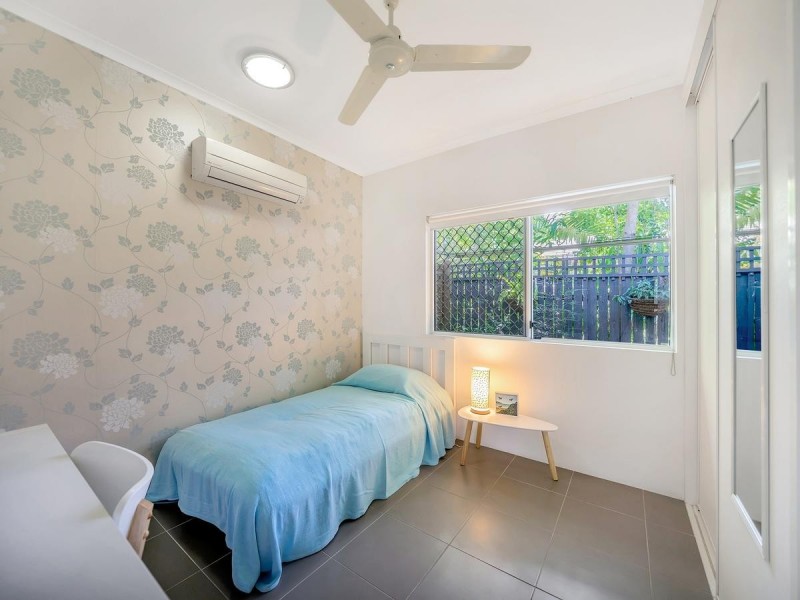 2/111 Callaghan Street, Mooroobool QLD 4870