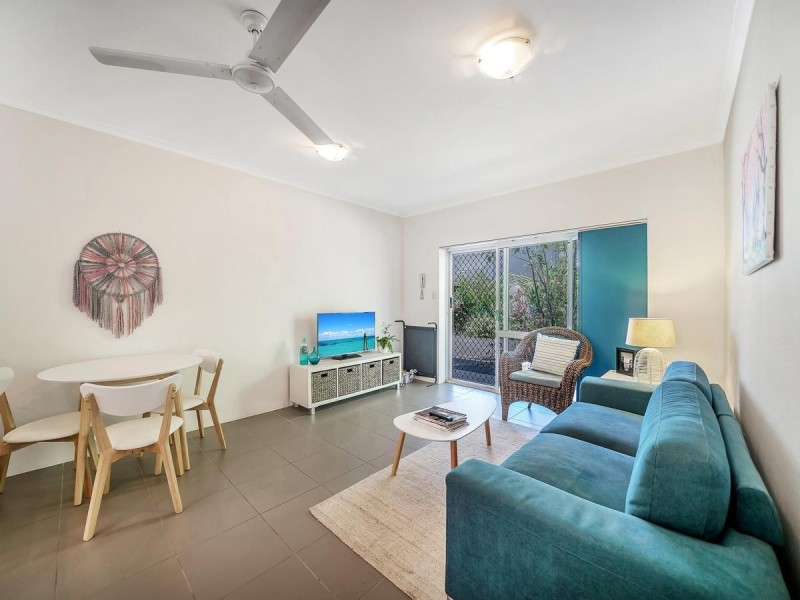 2/111 Callaghan Street, Mooroobool QLD 4870