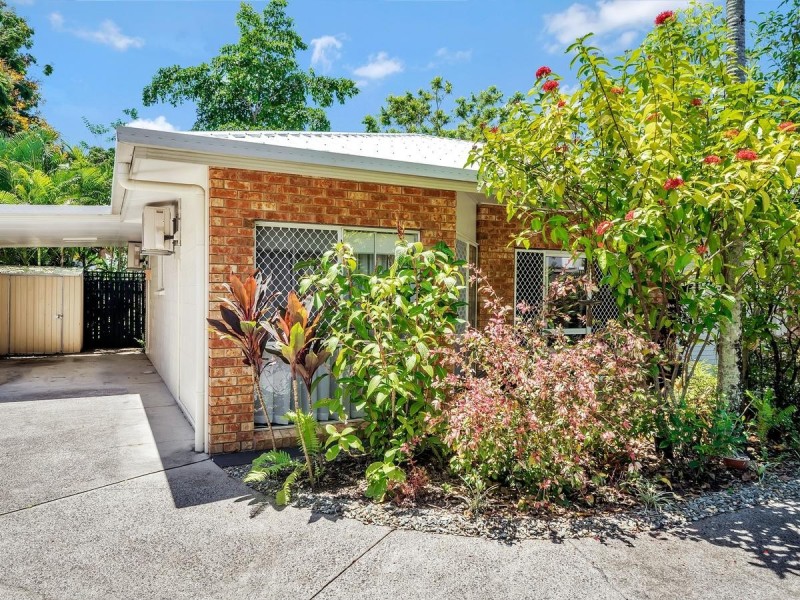 2/111 Callaghan Street, Mooroobool QLD 4870