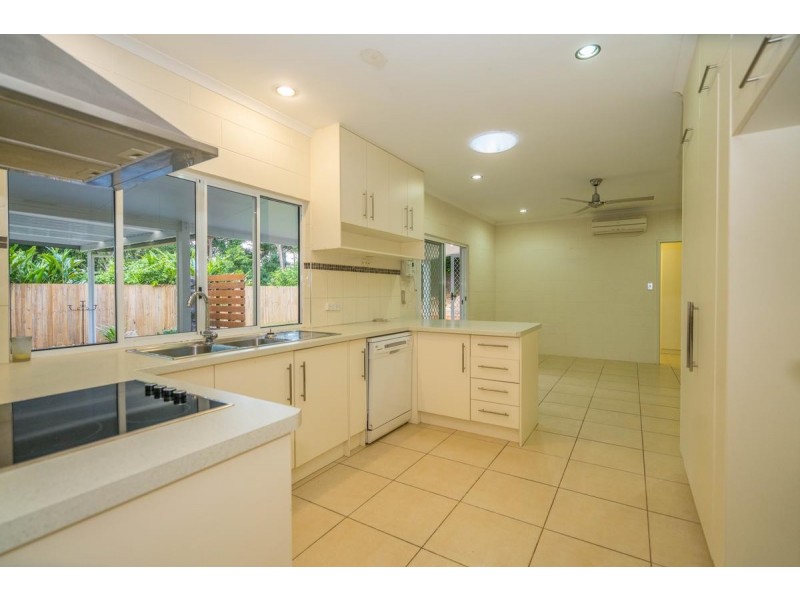 6 Beaman Close, Aeroglen QLD 4870