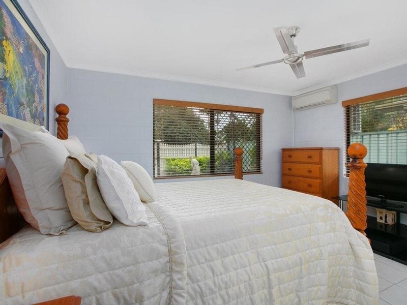 15 Connemara Close, Trinity Beach QLD 4879