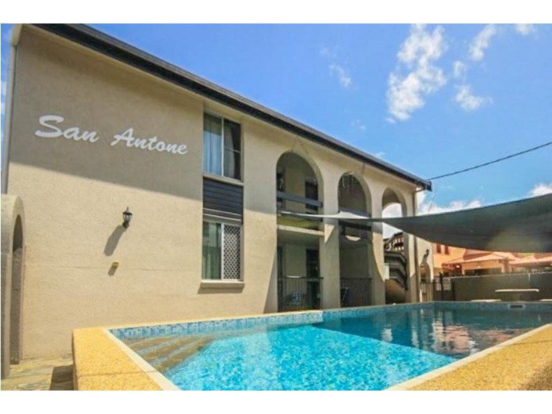 4/211 Lake Street, Cairns City QLD 4870