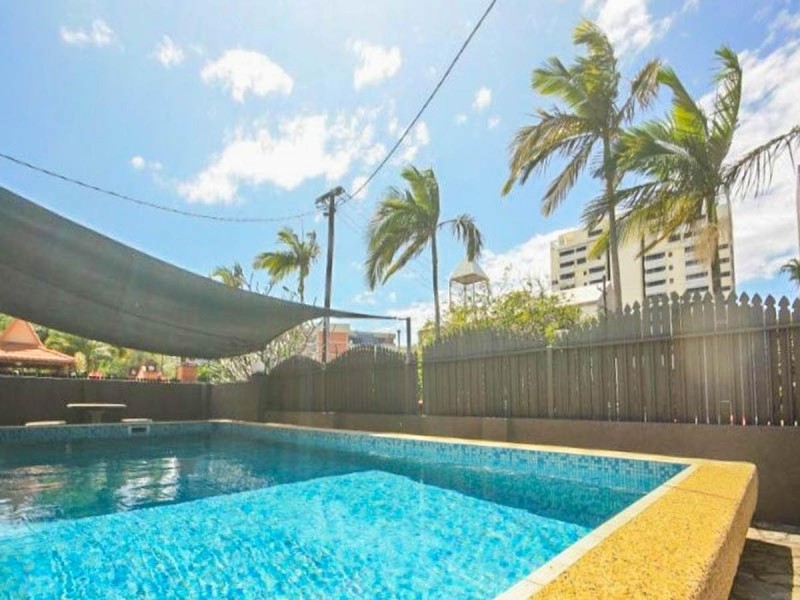 4/211 Lake Street, Cairns City QLD 4870