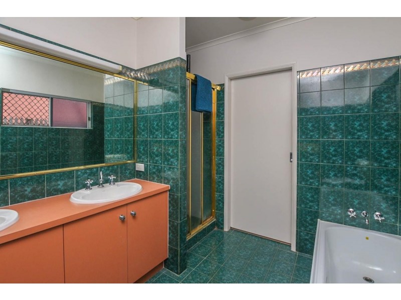 20 Strathmore Court, Mooroobool QLD 4870