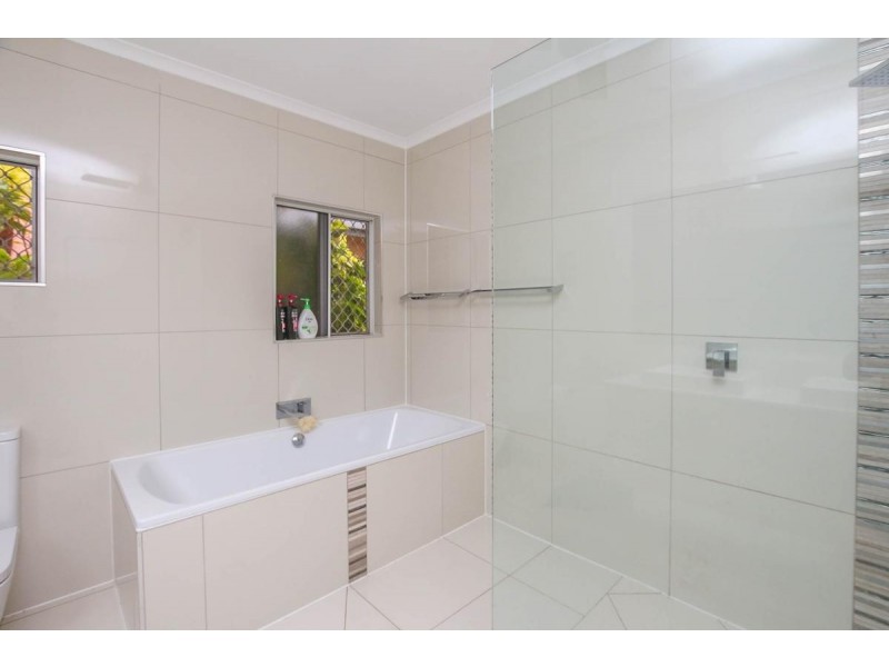 20 Strathmore Court, Mooroobool QLD 4870