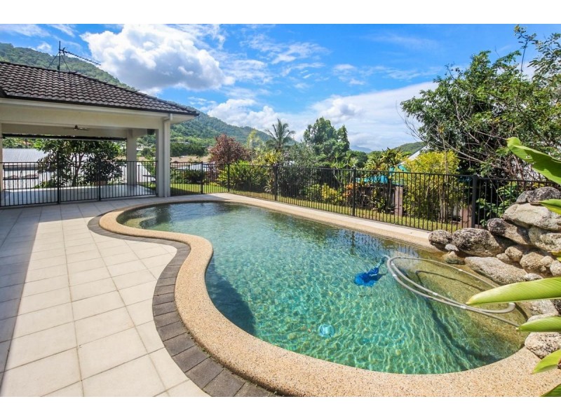 7 Eleanor Close, Mooroobool QLD 4870