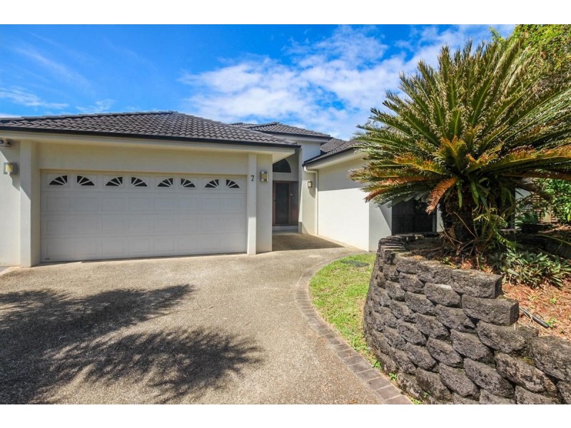7 Eleanor Close, Mooroobool QLD 4870