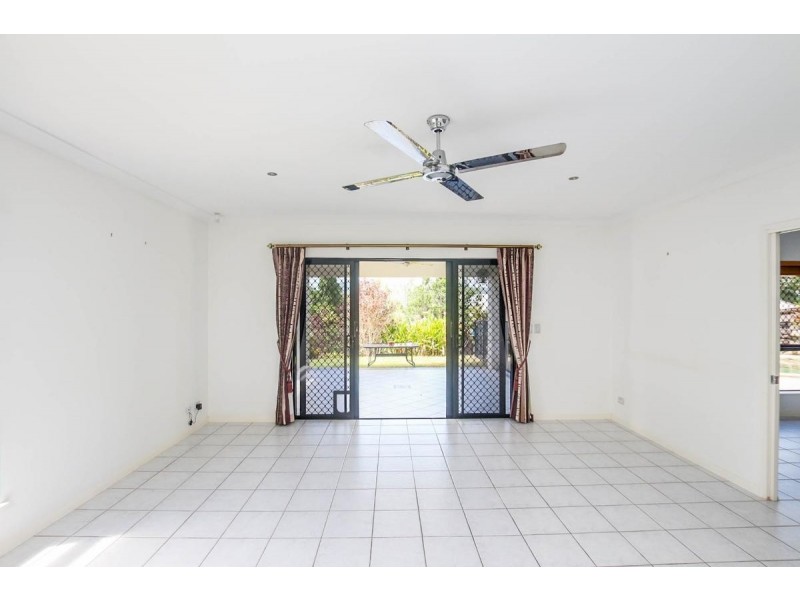 7 Eleanor Close, Mooroobool QLD 4870