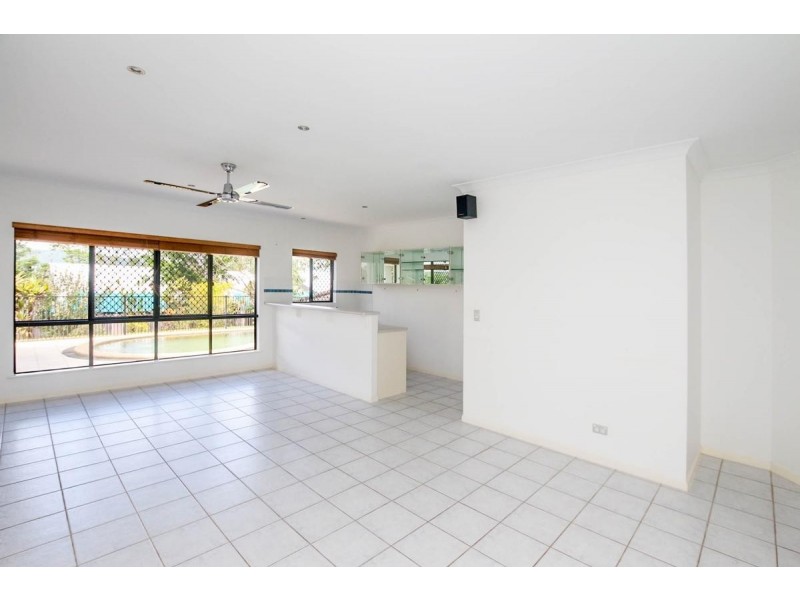 7 Eleanor Close, Mooroobool QLD 4870