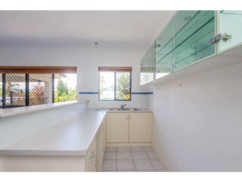 7 Eleanor Close, Mooroobool QLD 4870