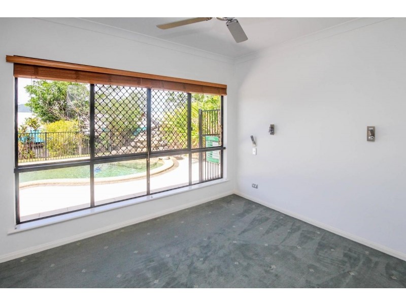 7 Eleanor Close, Mooroobool QLD 4870
