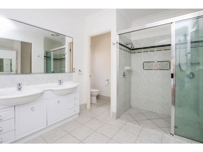 7 Eleanor Close, Mooroobool QLD 4870