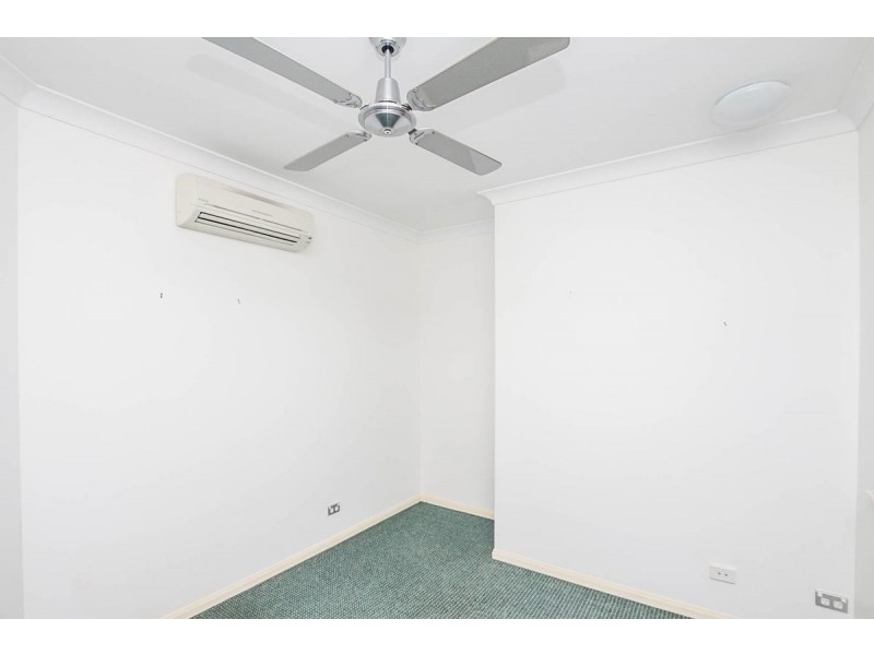 7 Eleanor Close, Mooroobool QLD 4870