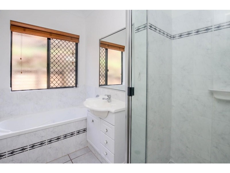 7 Eleanor Close, Mooroobool QLD 4870