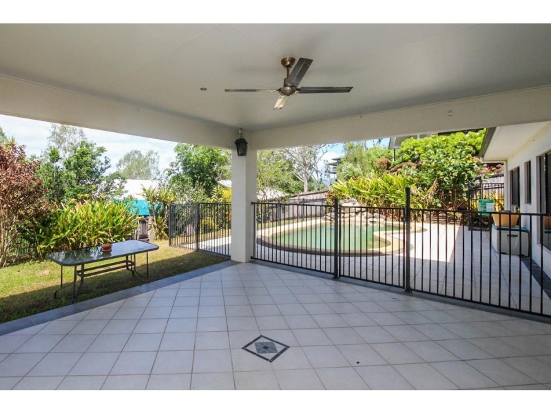 7 Eleanor Close, Mooroobool QLD 4870