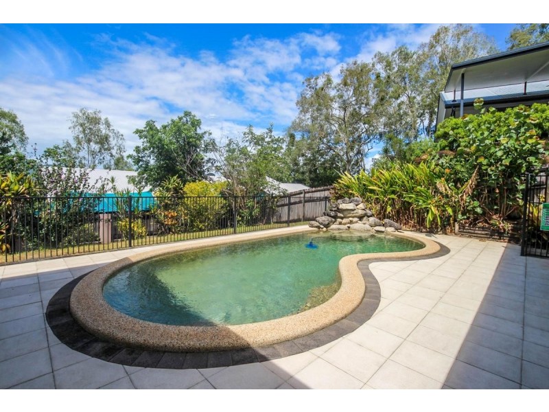 7 Eleanor Close, Mooroobool QLD 4870