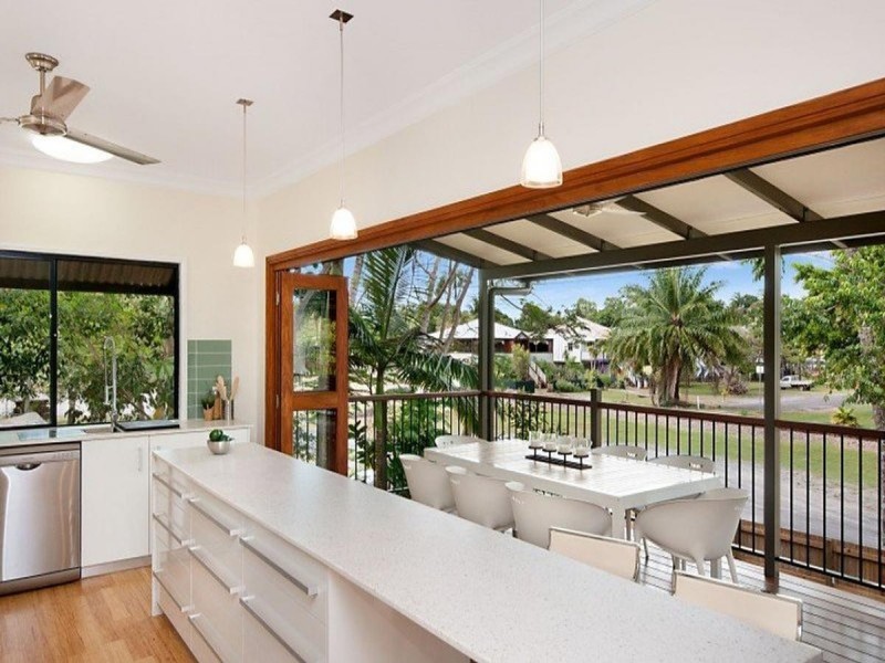 37 Law Street, Cairns North QLD 4870