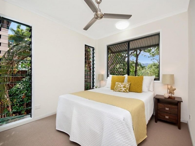 37 Law Street, Cairns North QLD 4870
