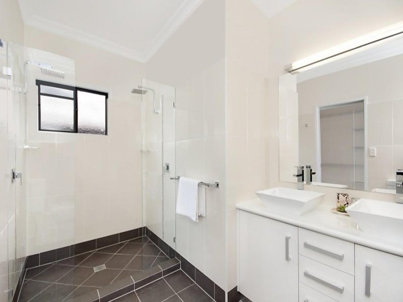 37 Law Street, Cairns North QLD 4870