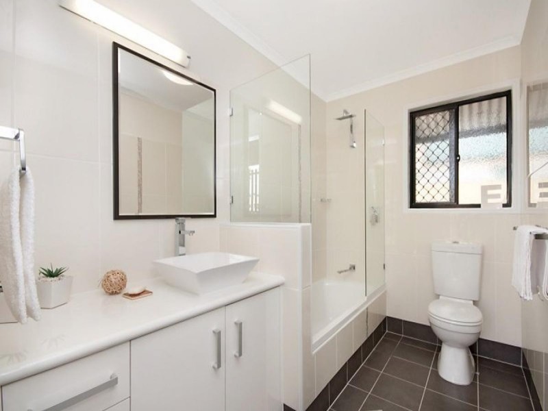 37 Law Street, Cairns North QLD 4870