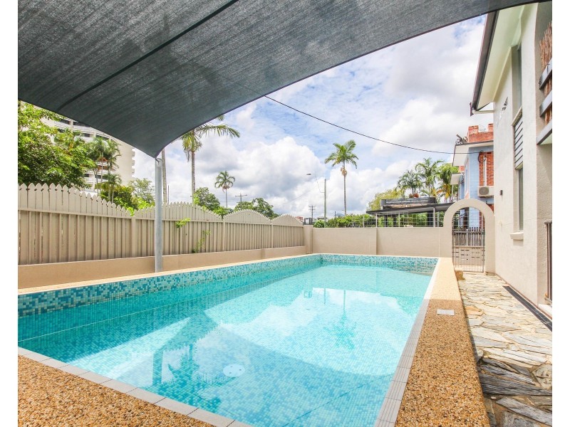 9/211 Lake Street, Cairns North QLD 4870