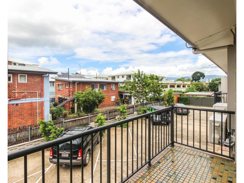 9/211 Lake Street, Cairns North QLD 4870