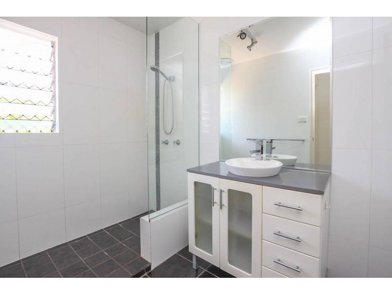 4/112 Digger Street, Cairns North QLD 4870
