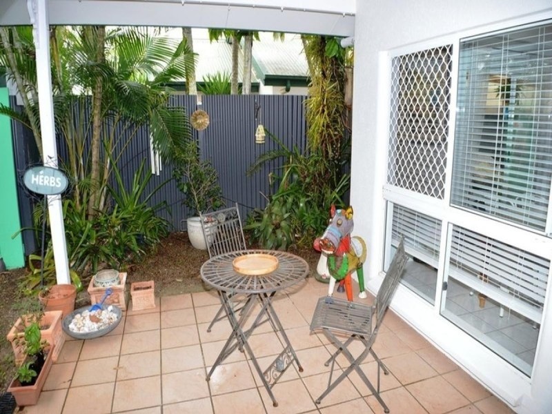 9 Rainy Mountain Place, Smithfield QLD 4878