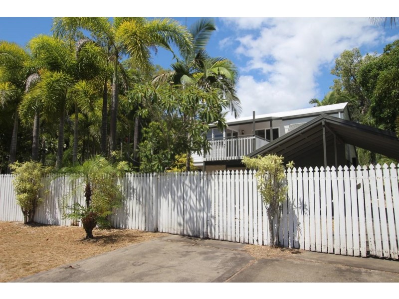19 Baronia Crescent, Holloways Beach QLD 4878