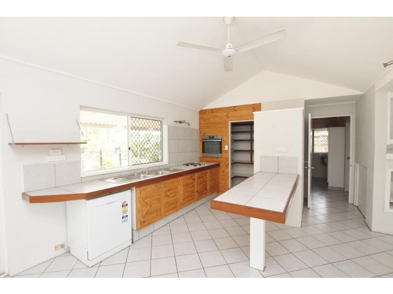 19 Baronia Crescent, Holloways Beach QLD 4878