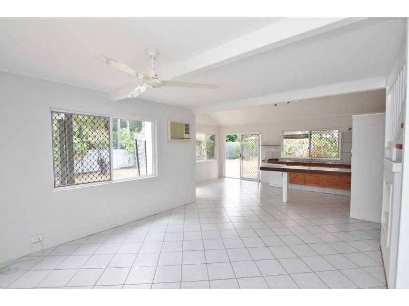 19 Baronia Crescent, Holloways Beach QLD 4878