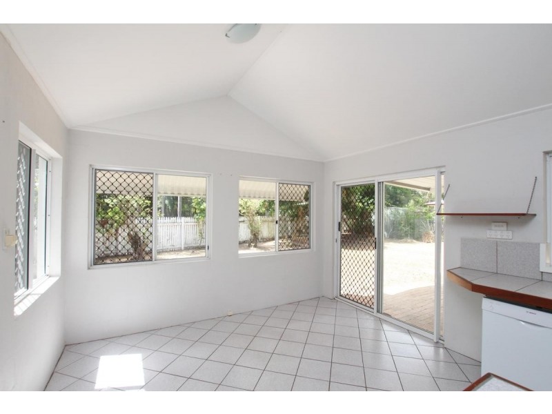 19 Baronia Crescent, Holloways Beach QLD 4878