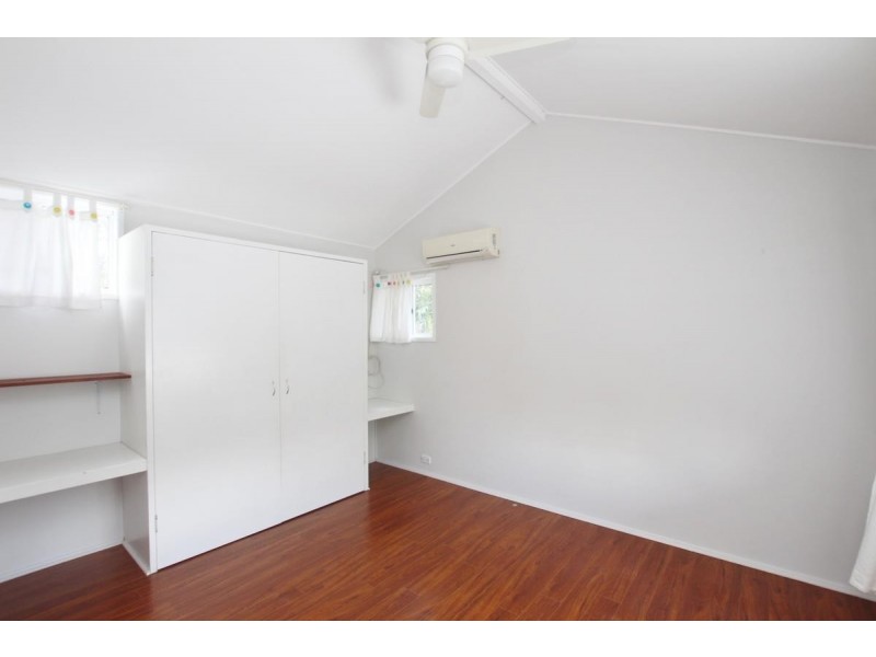 19 Baronia Crescent, Holloways Beach QLD 4878