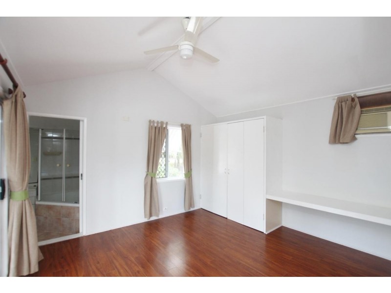 19 Baronia Crescent, Holloways Beach QLD 4878