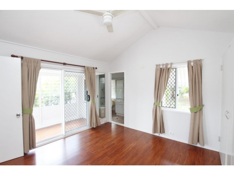 19 Baronia Crescent, Holloways Beach QLD 4878