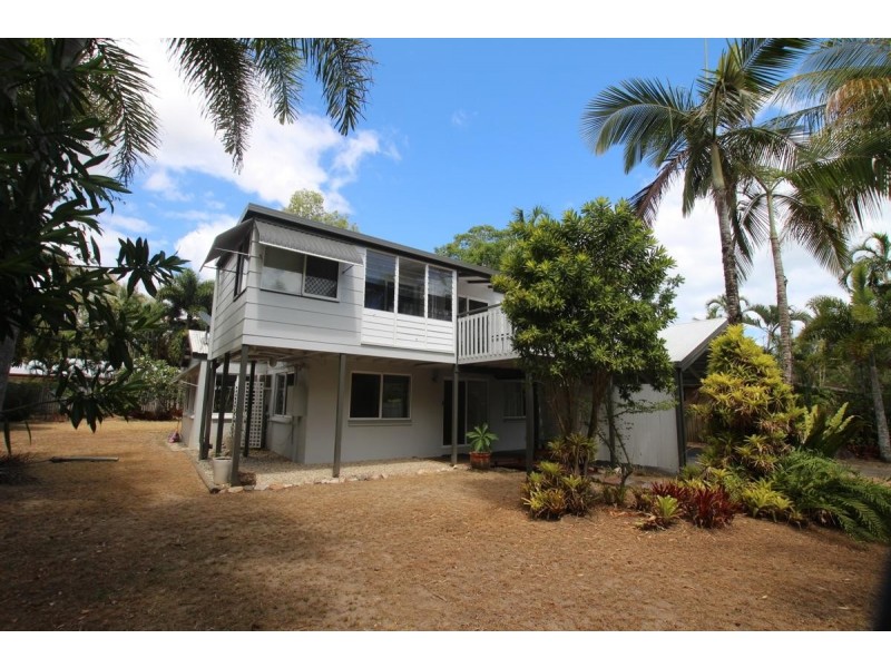 19 Baronia Crescent, Holloways Beach QLD 4878