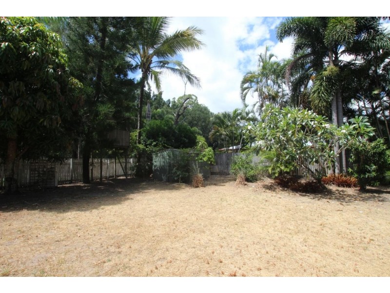 19 Baronia Crescent, Holloways Beach QLD 4878