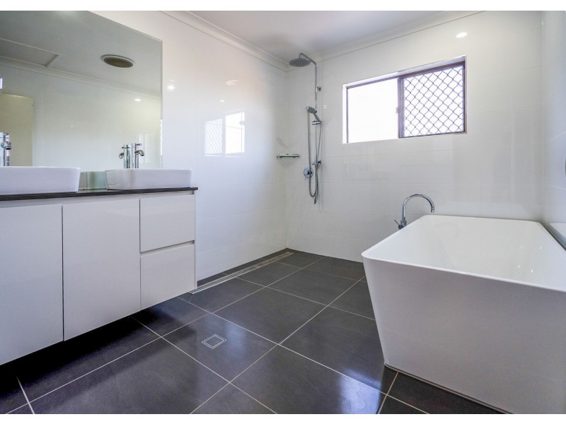 11 Vista Street, Bayview Heights QLD 4868